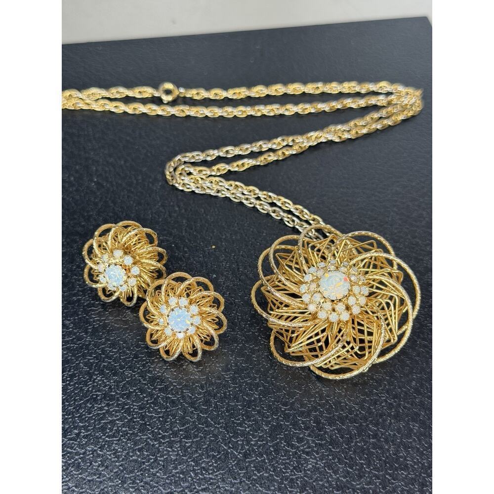 VTG Gold Tone Floral Jewelry Set Necklace & Earrings Hollywood Glam Moonstone